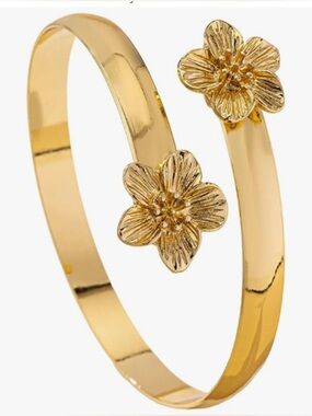 Stunning Nordstrom 18KT Gold dip Flower wrap Bracelet